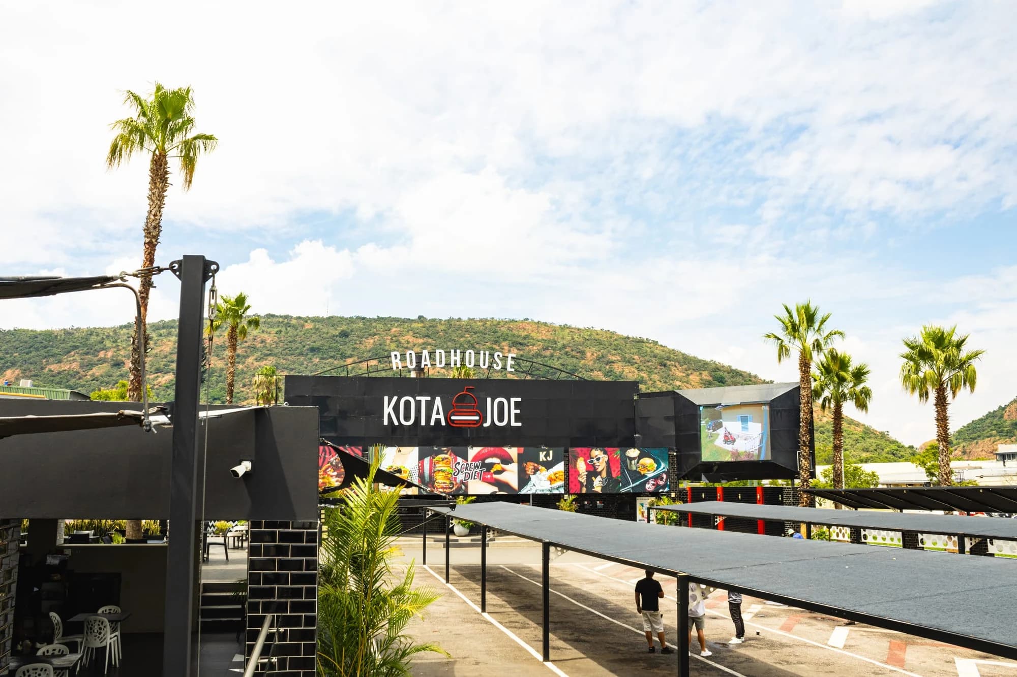 Kota Joe Wonderboom roadhouse atmosphere