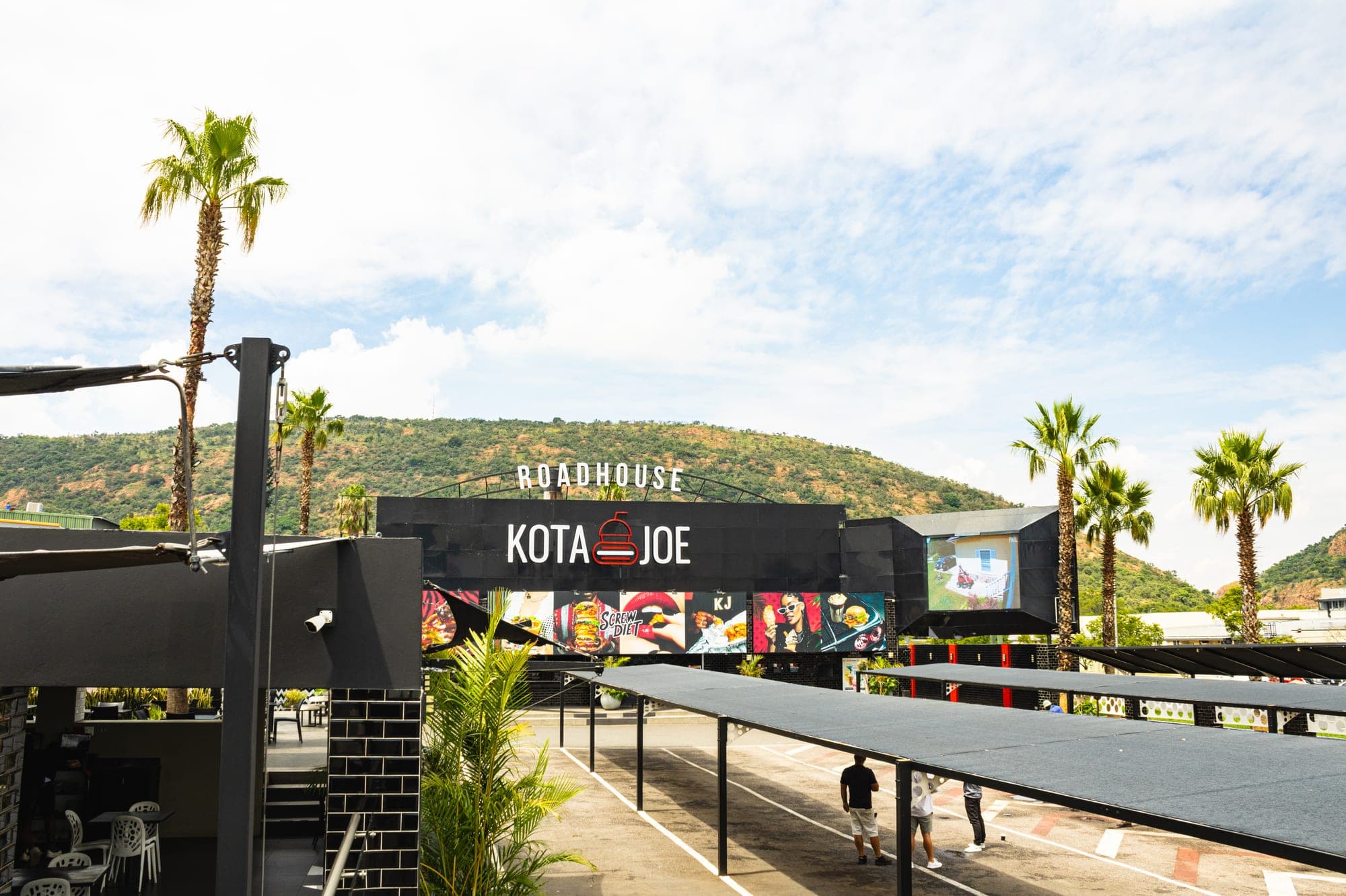 Kota Joe Wonderboom roadhouse atmosphere